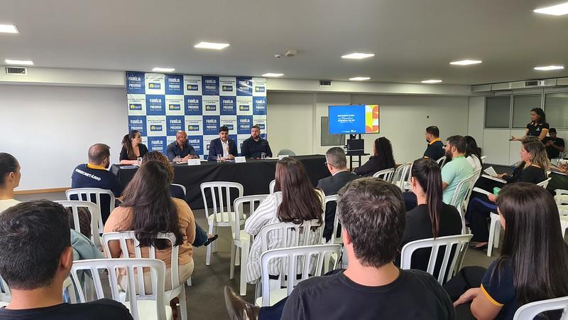 Capa da notícia: Aberta consulta pública para criação do Estatuto da Família Atípica